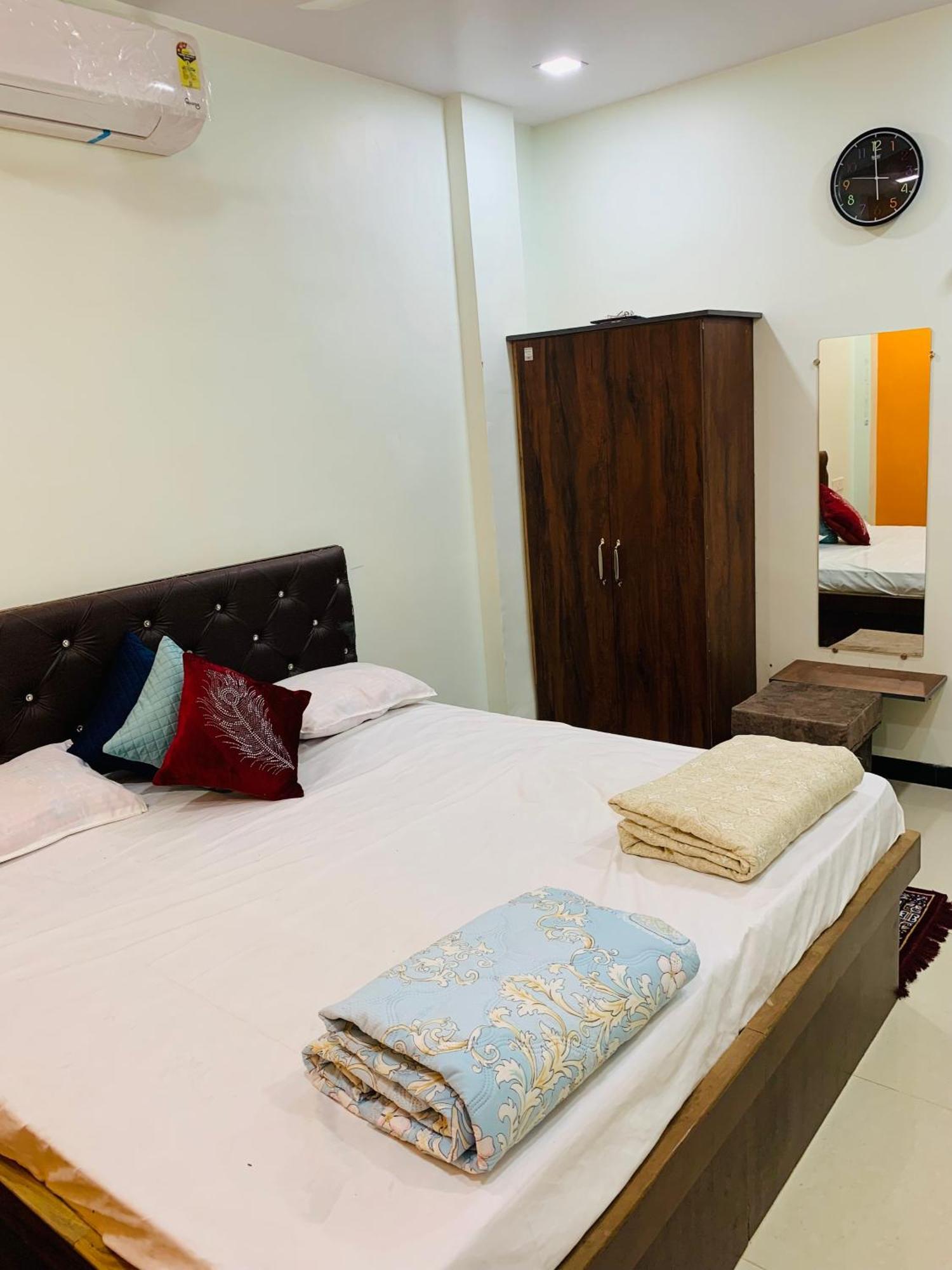 Manjushree Guest House Ujjain Buitenkant foto